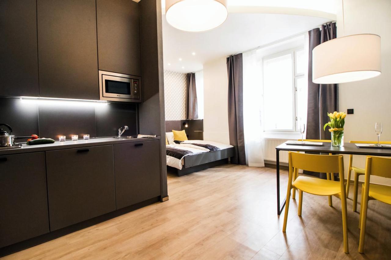 In The Hearth Of The City Centre, Old Town Square - 3min * Prague